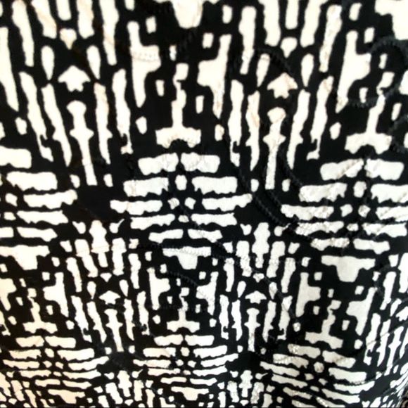 JMCollection women’s top size L Black and White - Picture 3 of 5